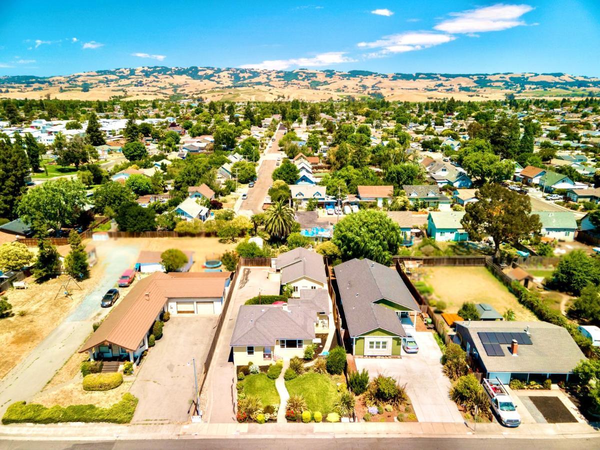 Spacious Renovated Petaluma Home- Pool Table, Fire Pit, Parking Zewnętrze zdjęcie